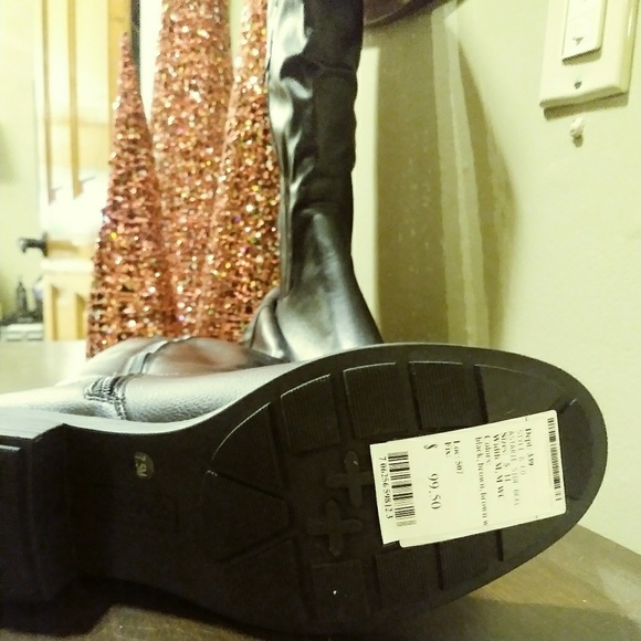 Boots - Picture 4 of 4